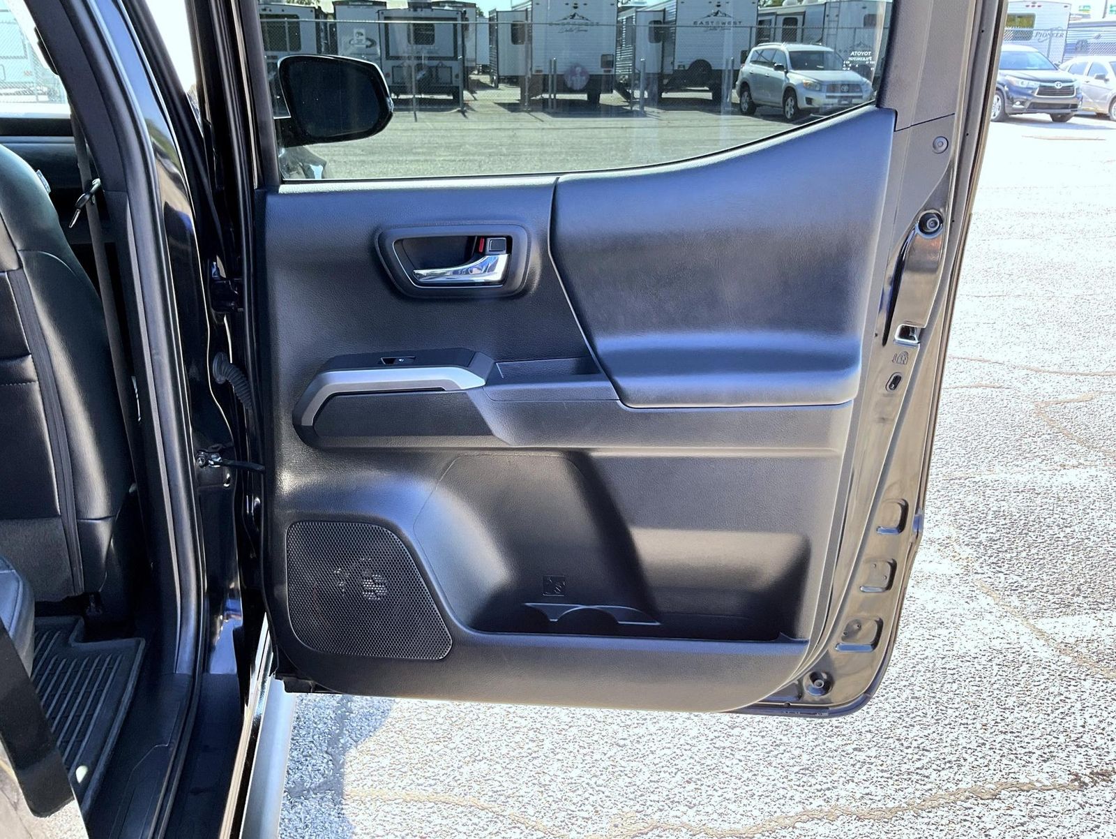 2023 Toyota Tacoma Limited photo 15