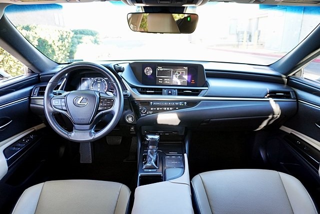 2019 Lexus ES 350 photo 17