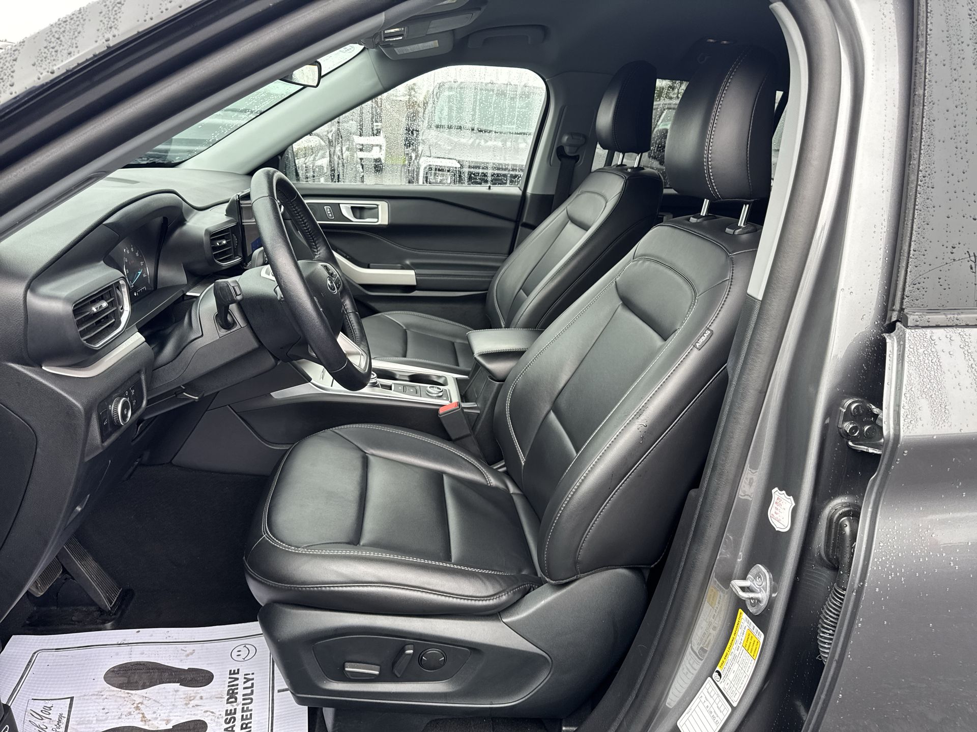 2023 Ford Explorer XLT photo 6