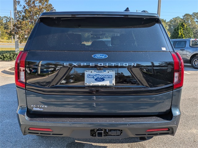 2025 Ford Expedition photo 3