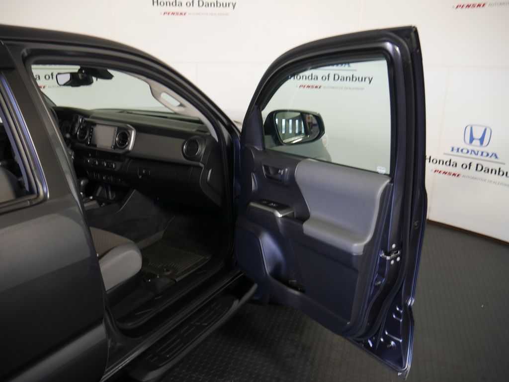 2022 Toyota Tacoma SR5 photo 6