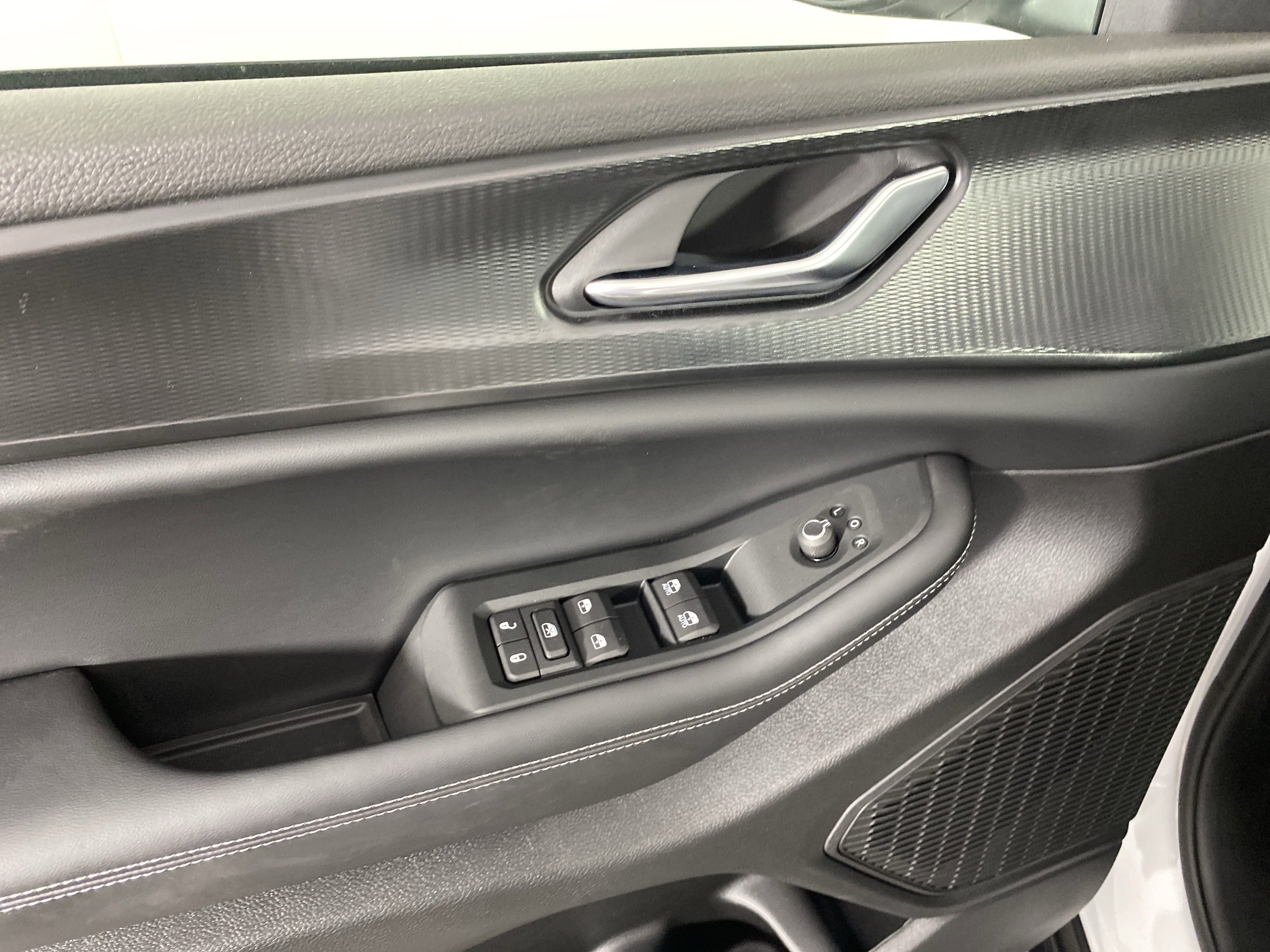 2025 Jeep Grand Cherokee Laredo photo 2