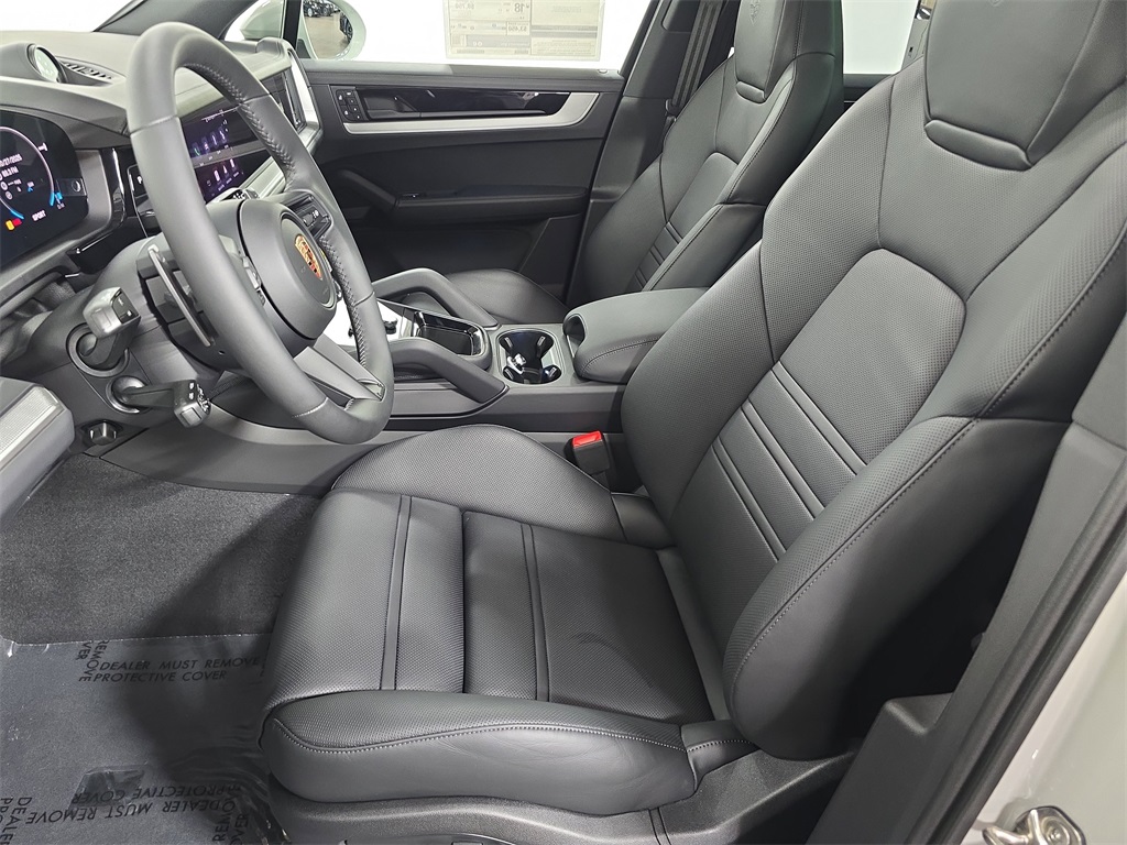 2026 Porsche Cayenne S photo 4