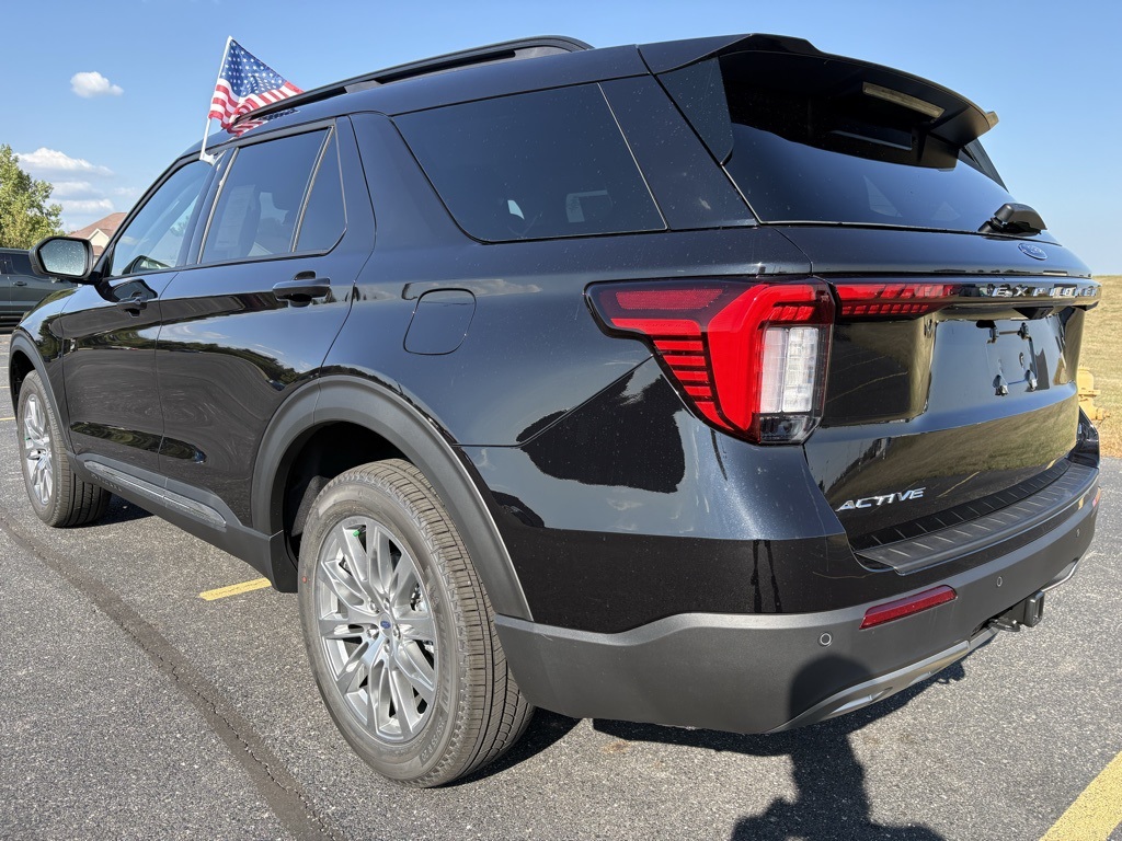 2025 Ford Explorer photo 6