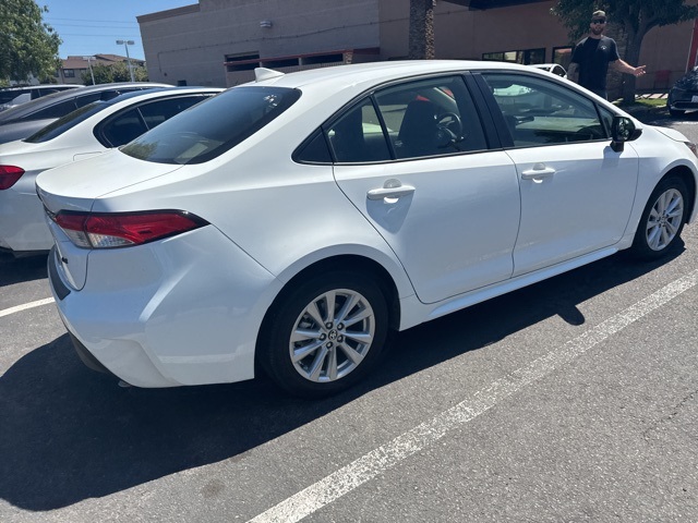2024 Toyota Corolla LE photo 5