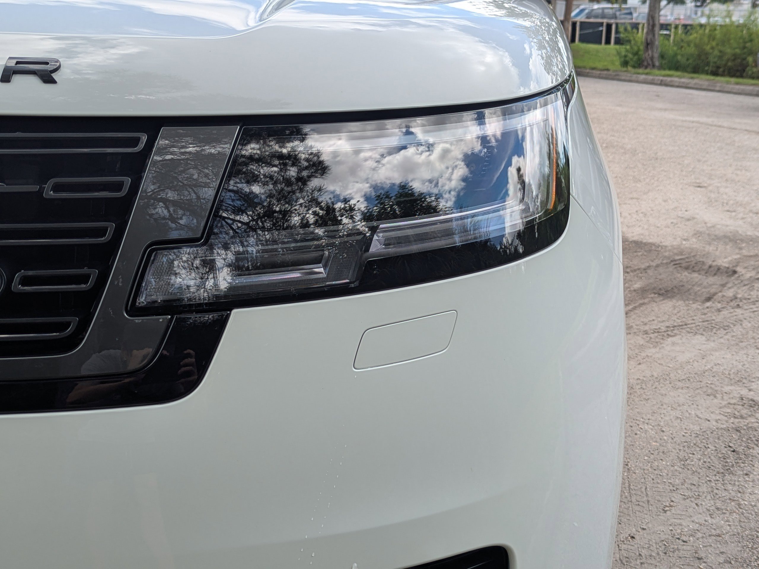 2025 Land Rover Range Rover SE photo 9