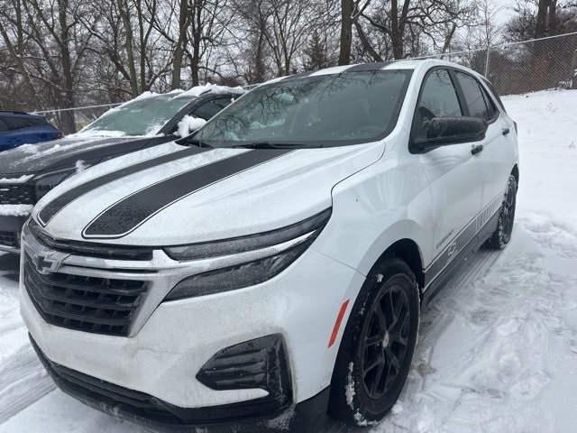 2022 Chevrolet Equinox LS's photo