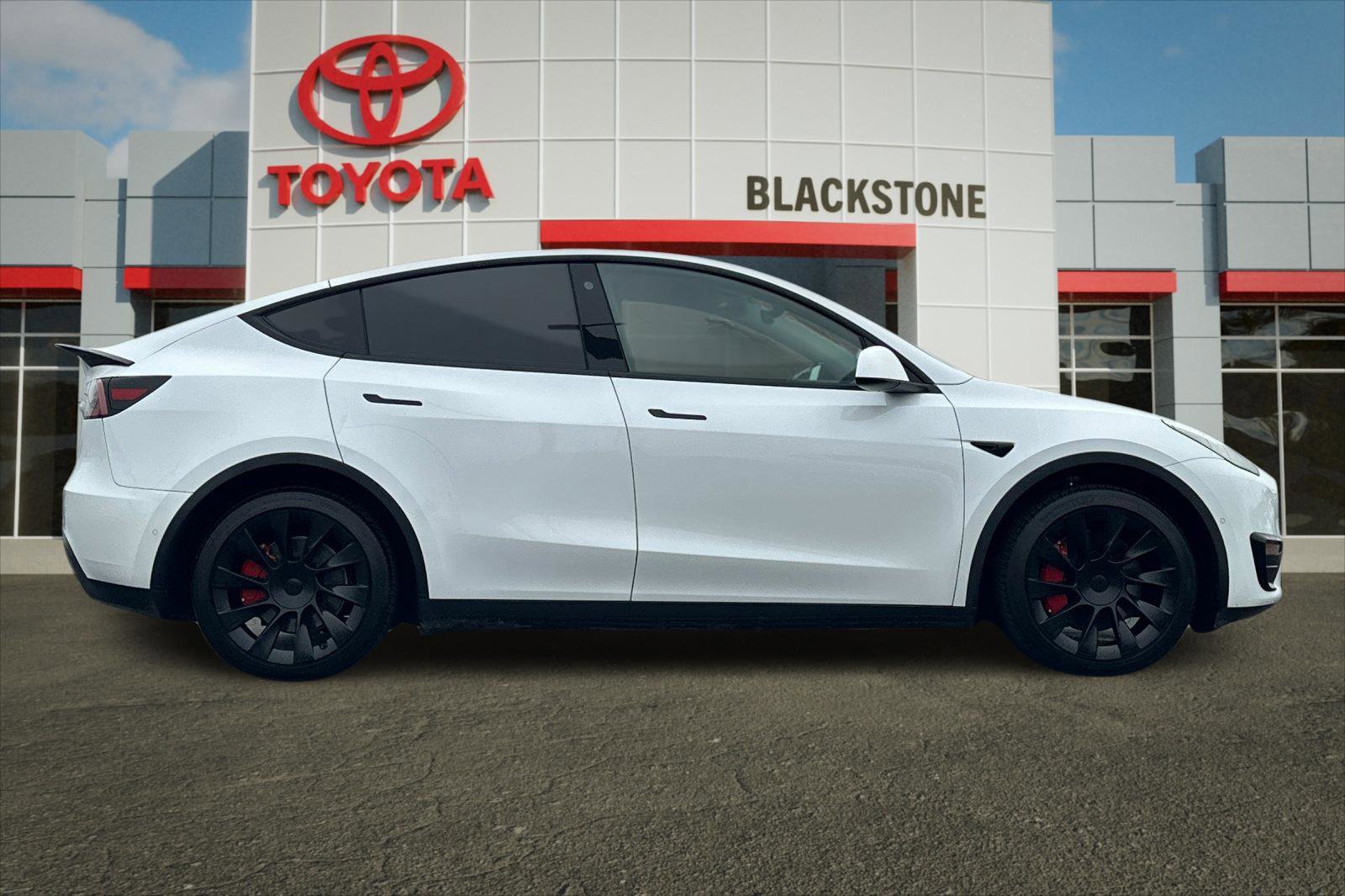 Used 2022 Tesla Model Y Long Range with VIN 7SAYGDEE5NF313504 for sale in Fresno, CA