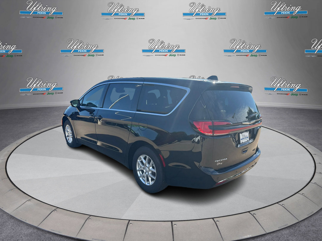 2026 Chrysler Pacifica photo 4