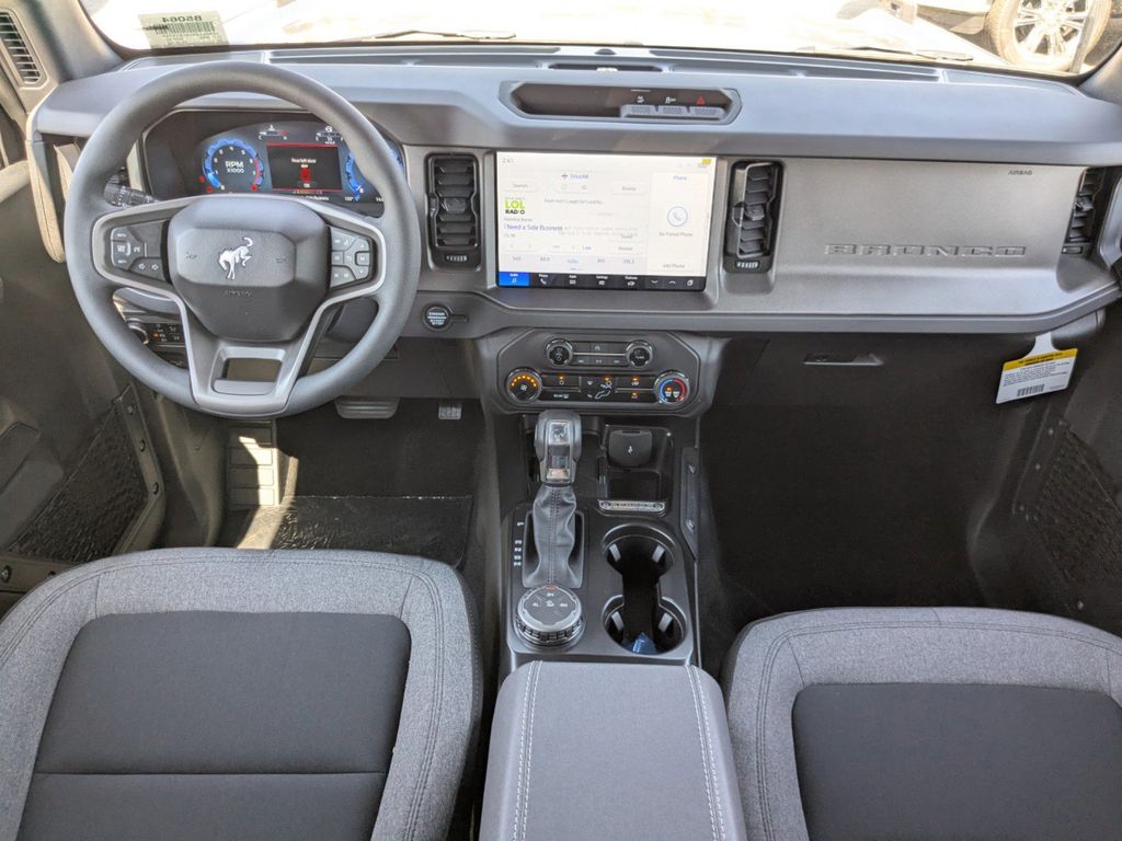 2025 Ford Bronco Base photo 14