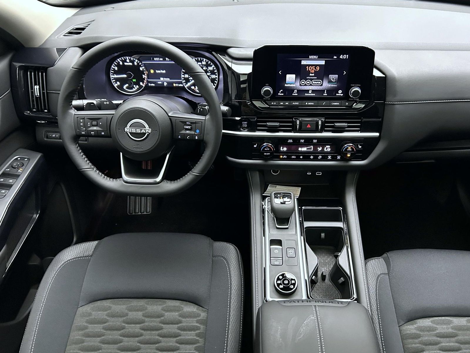 2025 Nissan Pathfinder SV photo 13