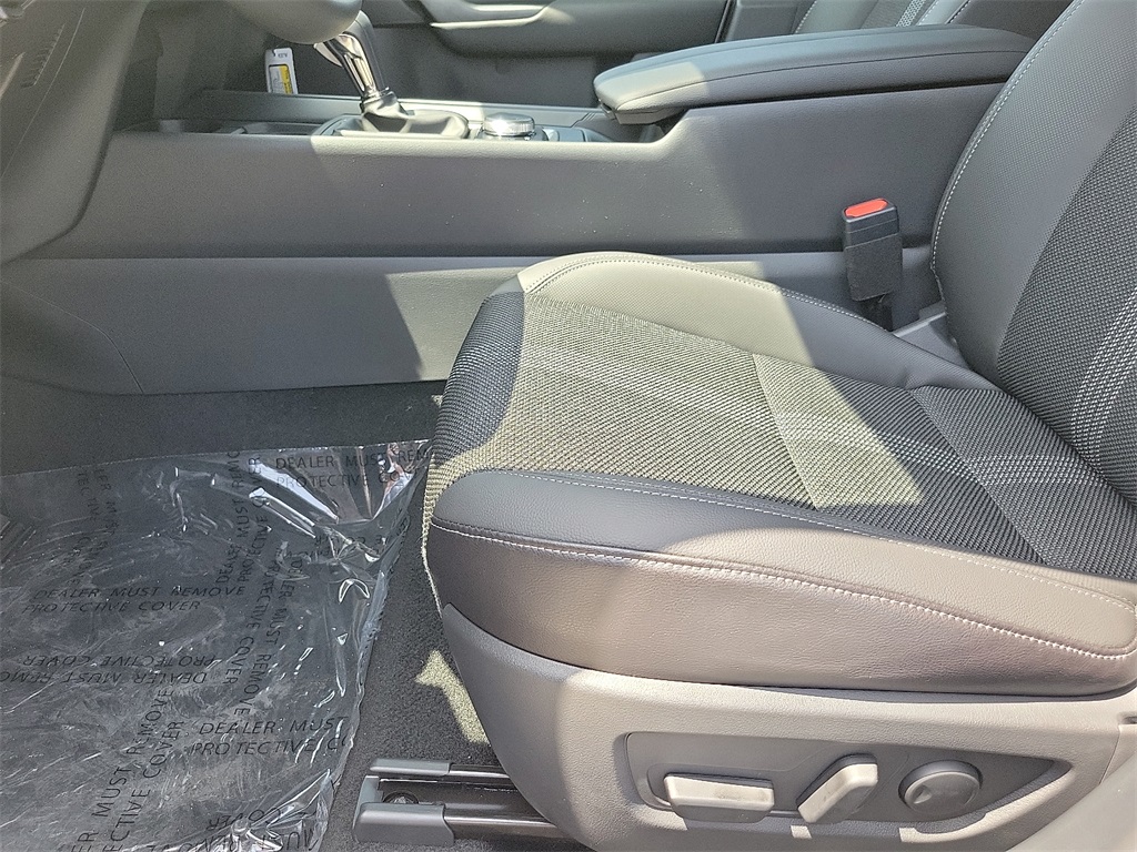 2025 Mazda CX-50 2.5 S Preferred photo 15