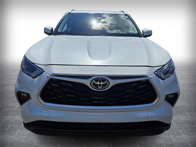 2022 Toyota Highlander XLE photo 2