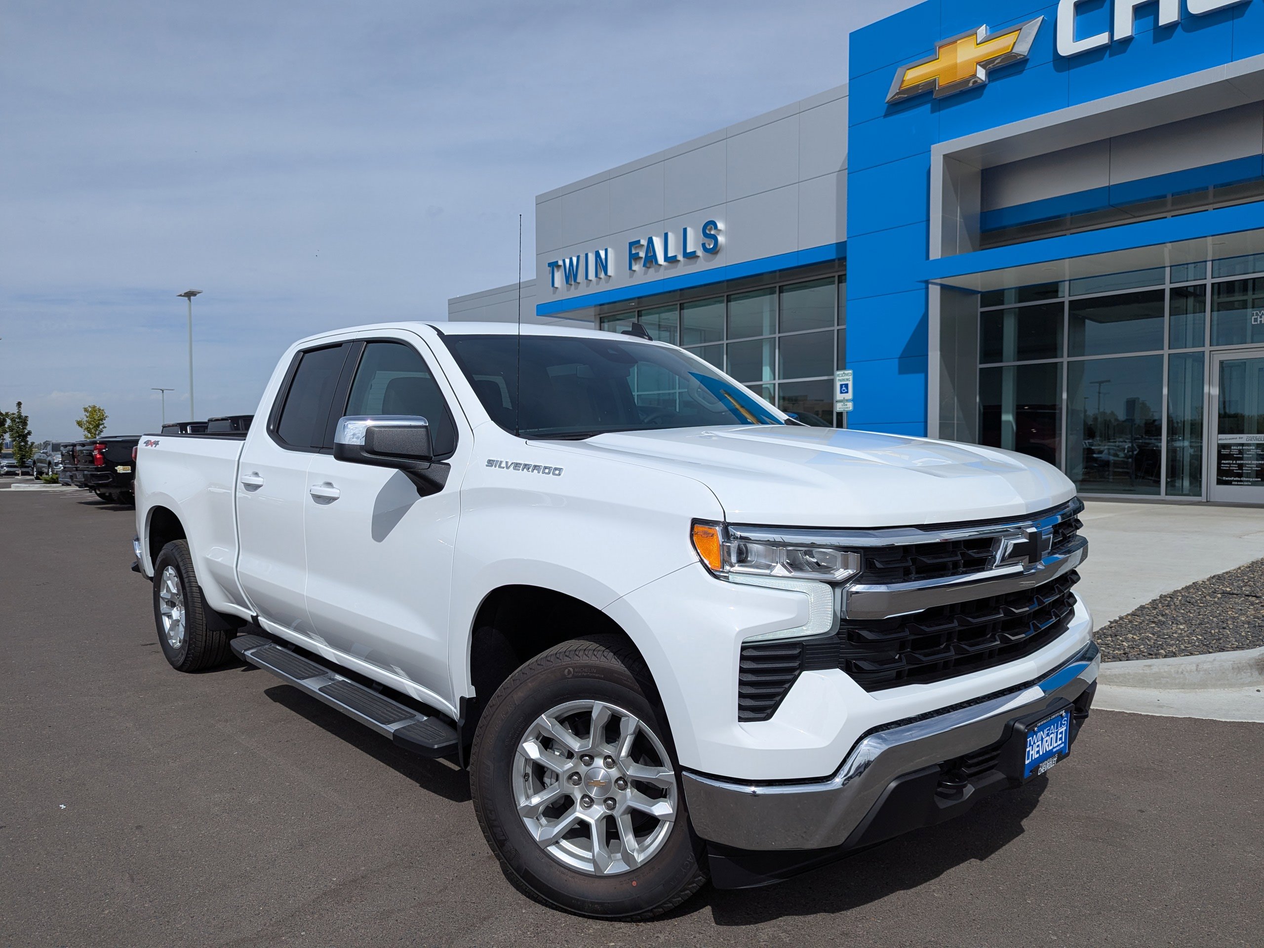 2025 Chevrolet Silverado 1500 LT's photo