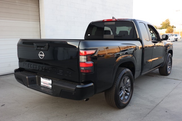 2025 Nissan Frontier King Cab SV photo 4