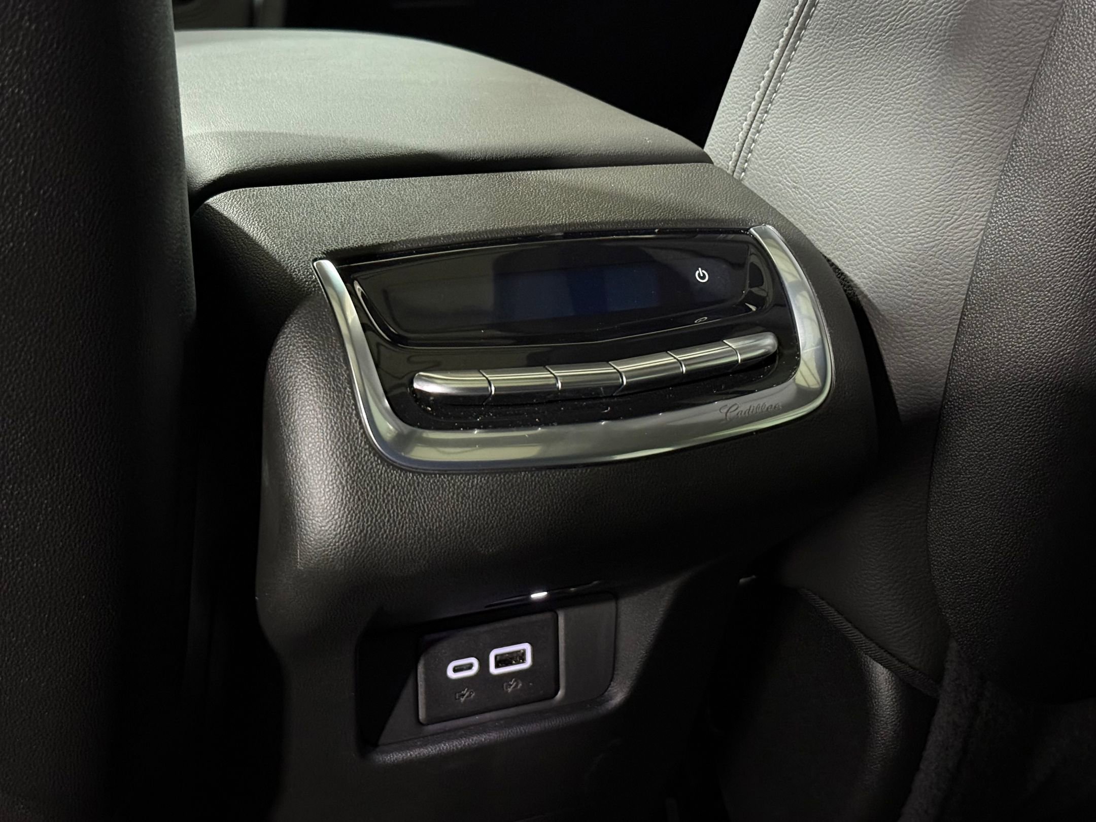 2025 Cadillac XT6 Luxury photo 38