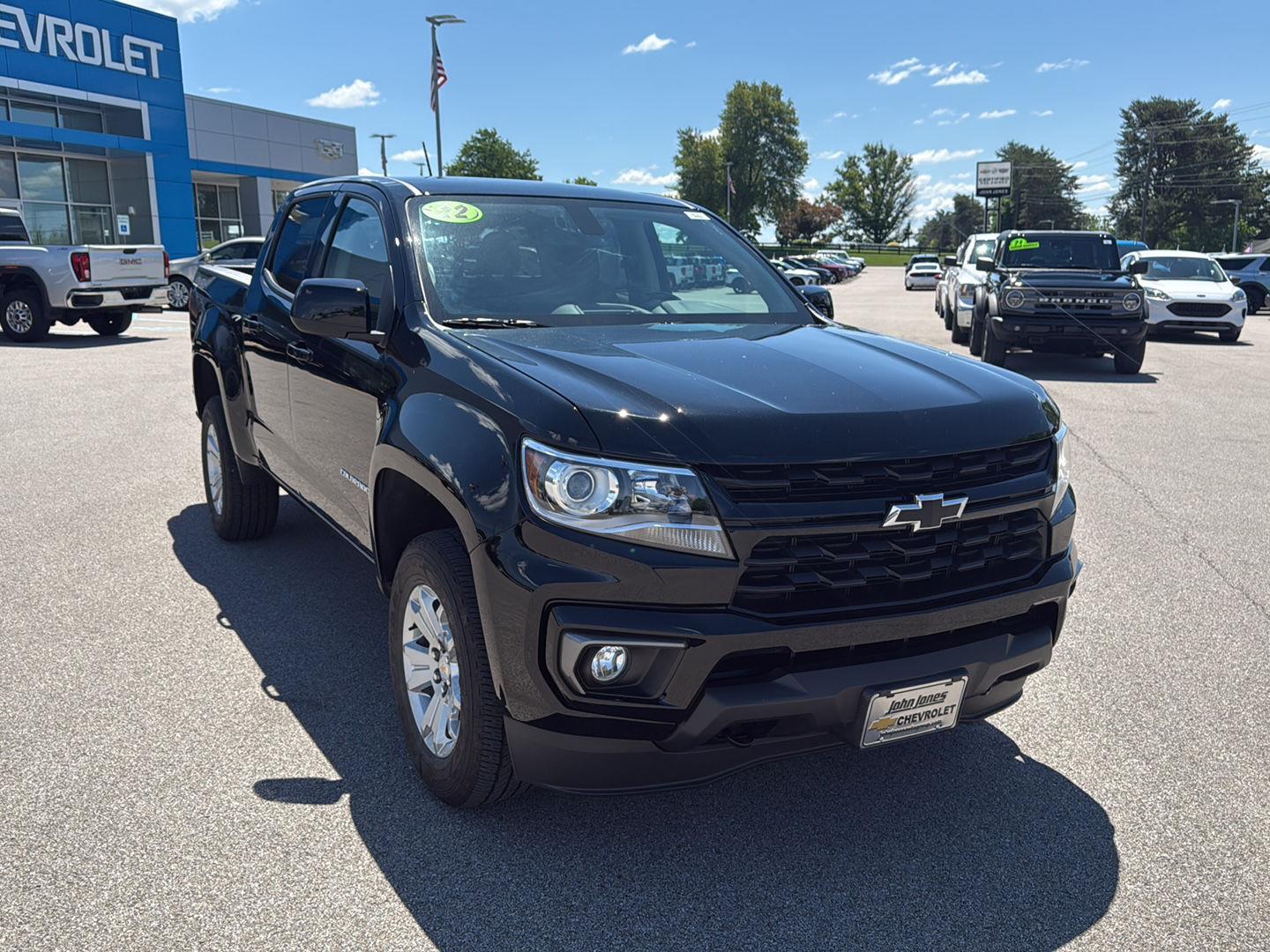 2022 Chevrolet Colorado LT photo 2