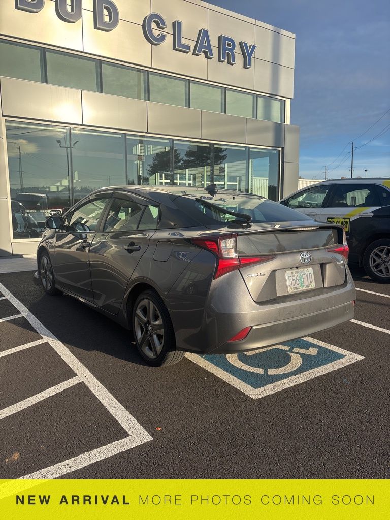 2020 Toyota Prius L photo 3