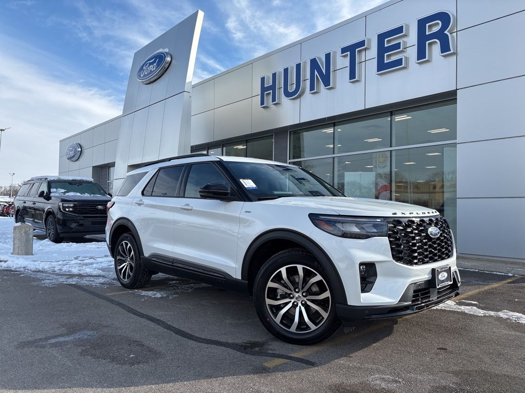 2026 Ford Explorer ST-LINE's photo