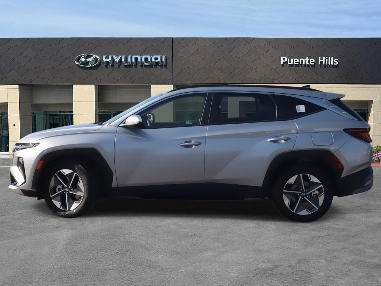 2025 Hyundai Tucson SEL photo 3