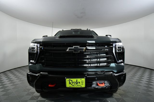 2026 Chevrolet Silverado 2500HD LTZ photo 2