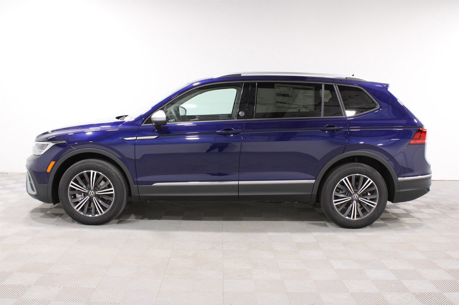 2024 Volkswagen Tiguan Wolfsburg Edition photo 27