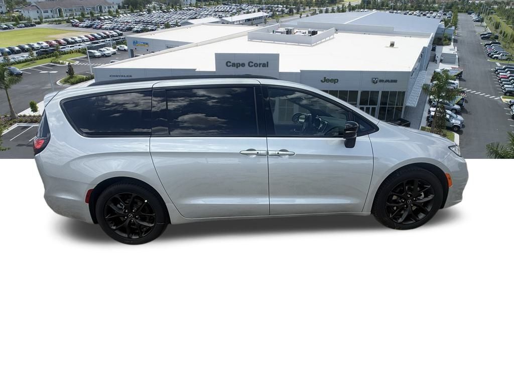 2026 Chrysler Pacifica Limited photo 3