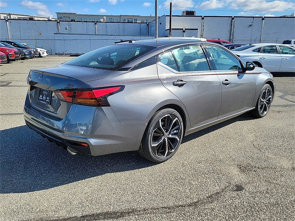 2025 Nissan Altima SR photo 6
