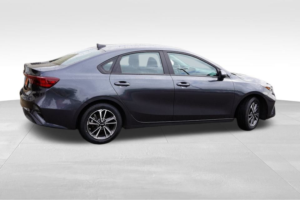 2023 Kia Forte LXS photo 4