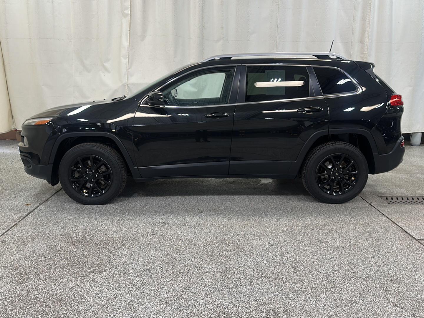 Used 2016 Jeep Cherokee Latitude with VIN 1C4PJMCS2GW375508 for sale in Waconia, Minnesota