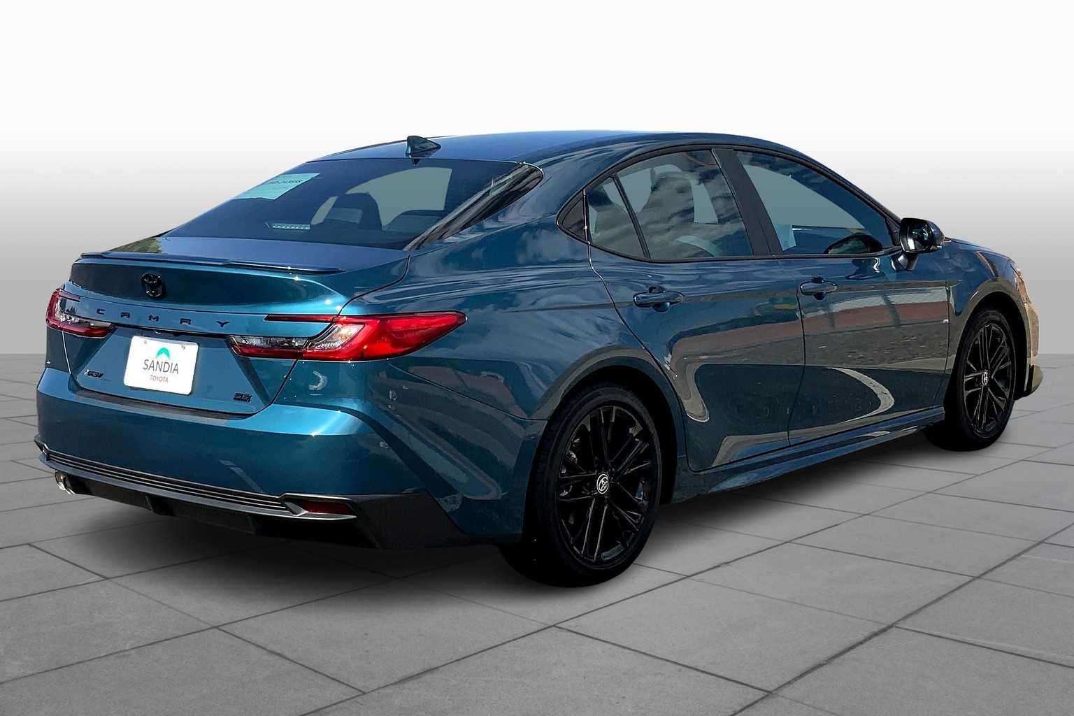 2025 Toyota Camry SE photo 11