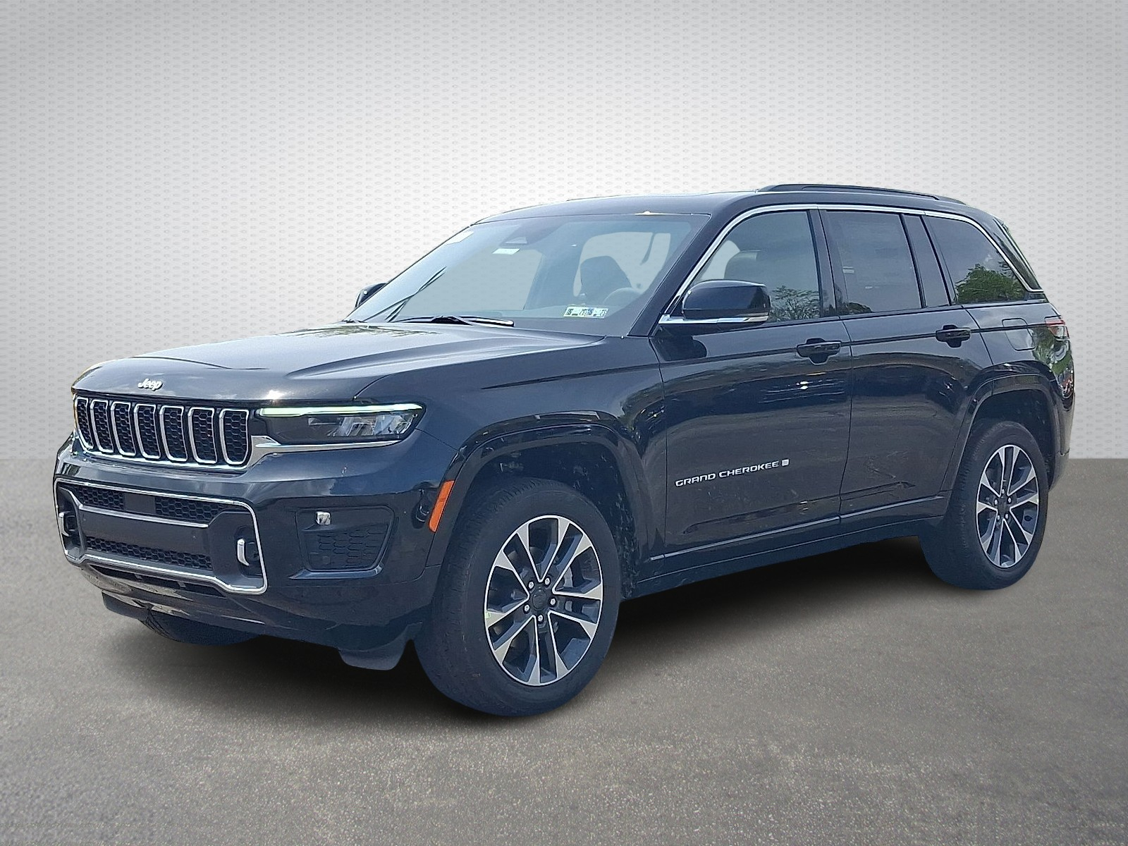 2025 Jeep Grand Cherokee Overland photo 3