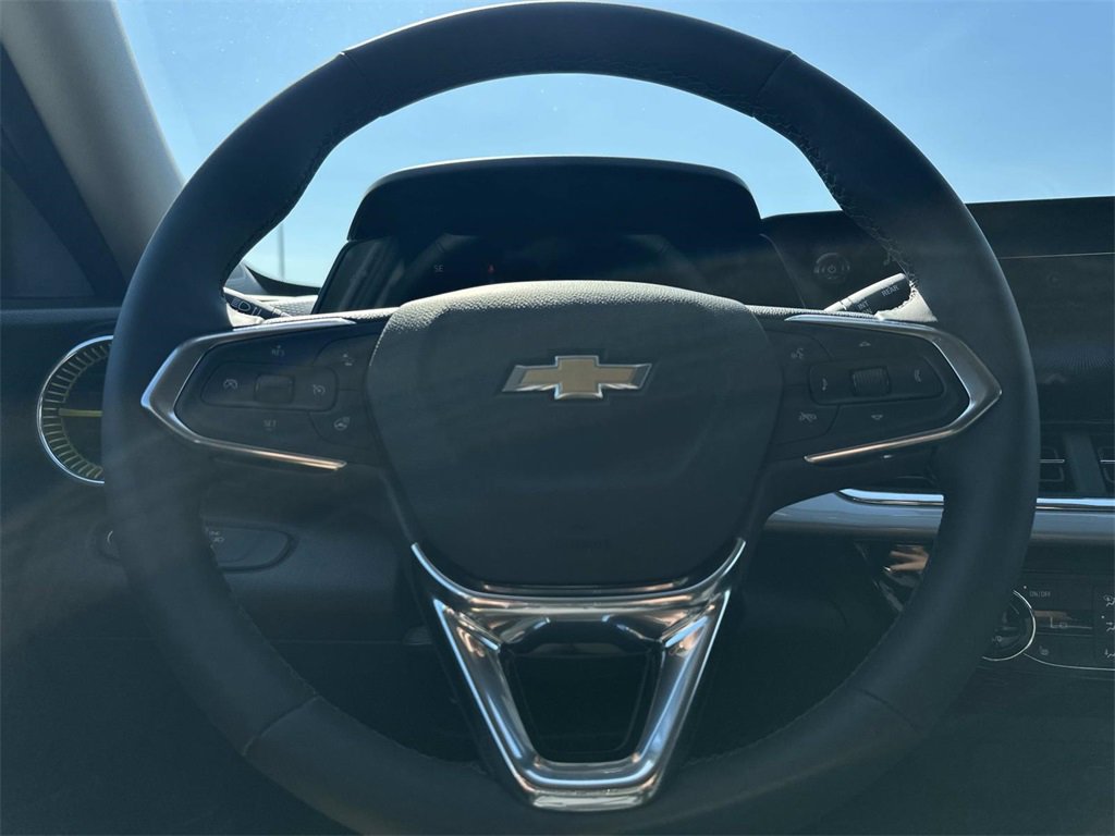 2025 Chevrolet Trax LT photo 15