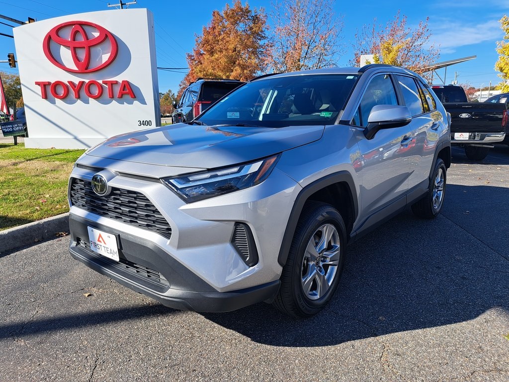 2023 Toyota RAV4 XLE photo 2