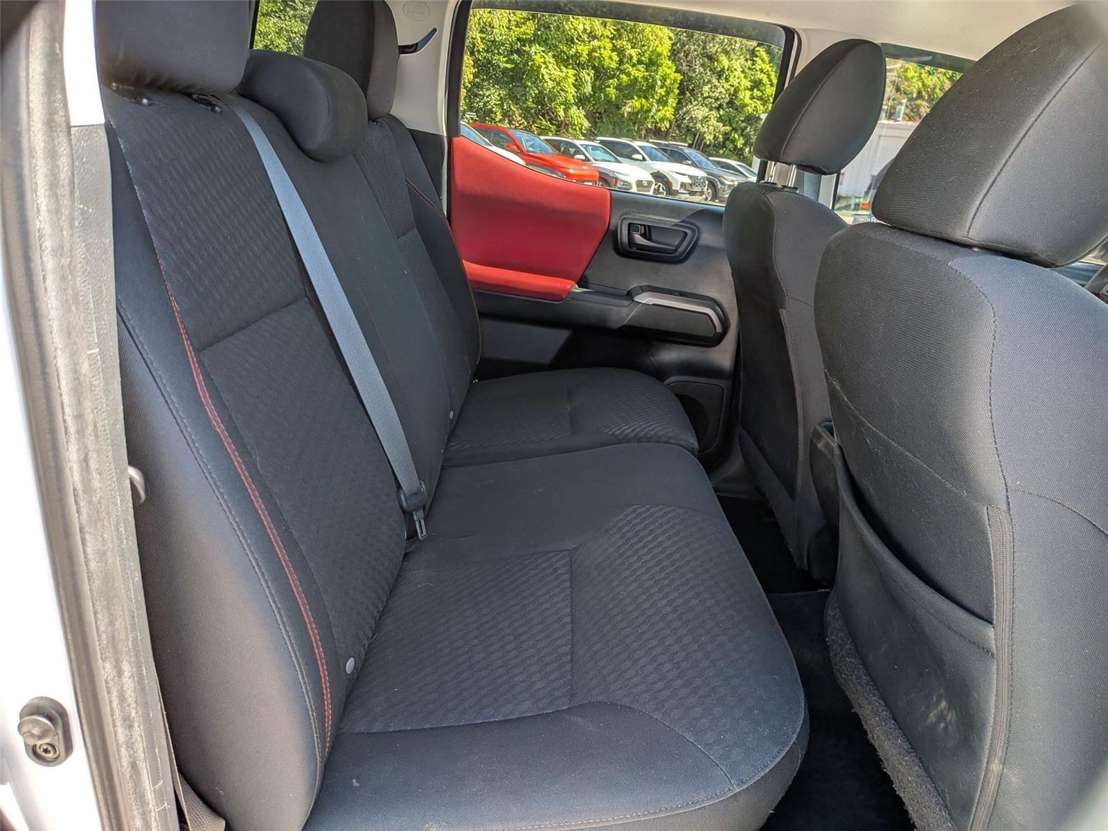 2022 Toyota Tacoma SR5 Double Cab V6 photo 32