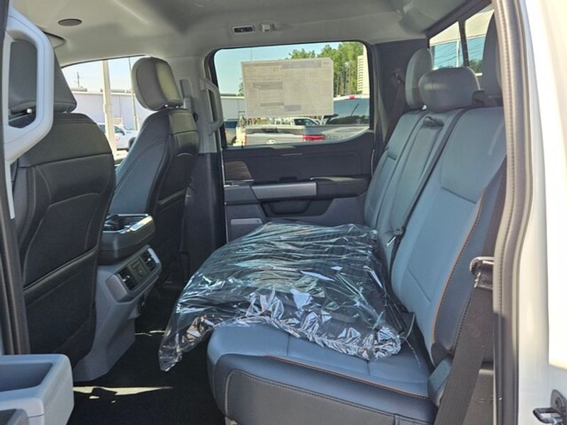 2025 Ford F-150 Lariat photo 6