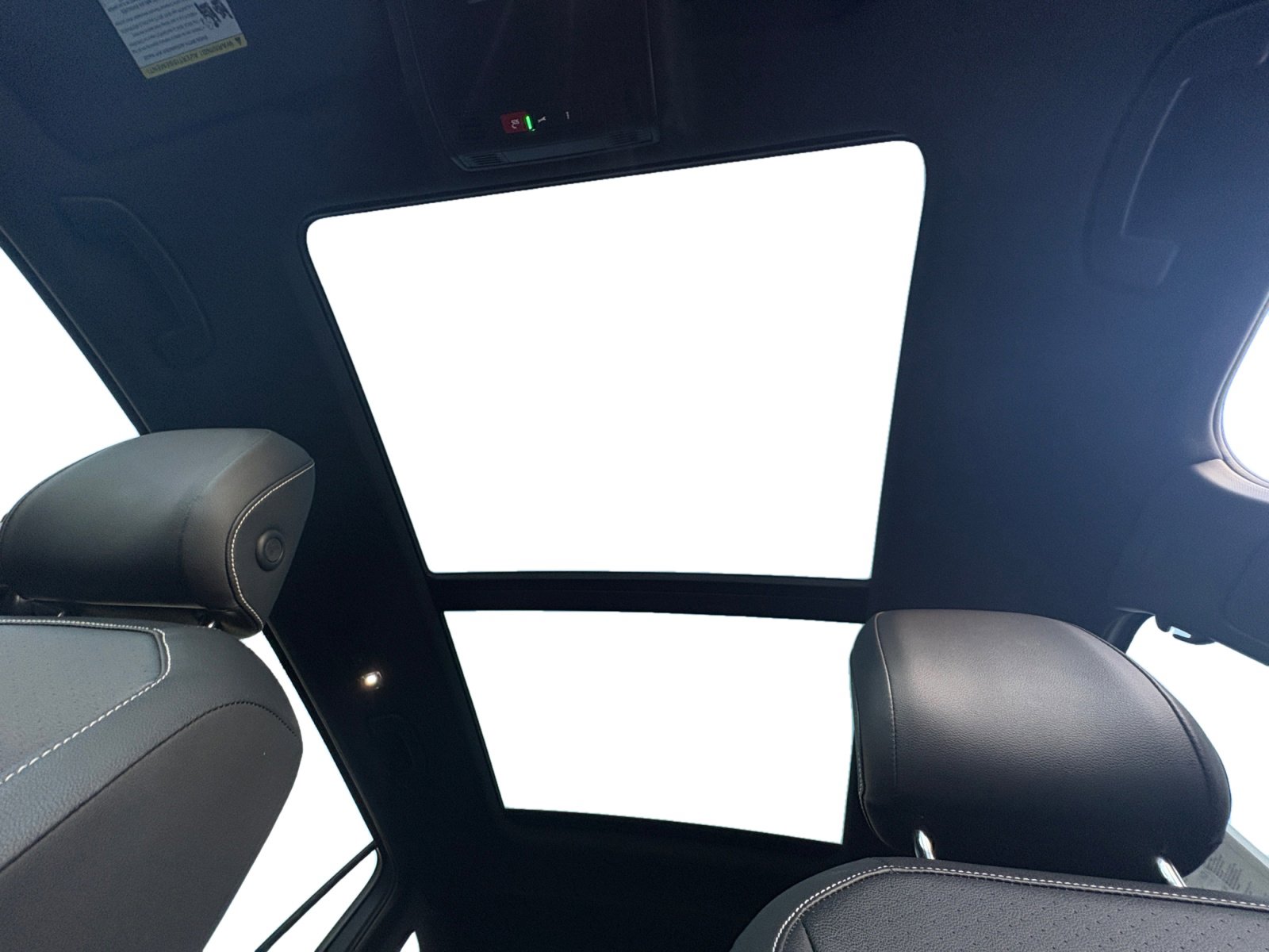 2023 Volkswagen Tiguan SE R-Line Black photo 2