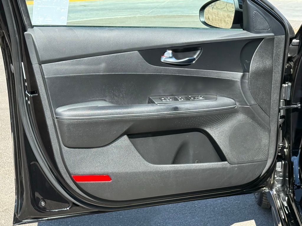 2023 Kia Forte GT-Line photo 15