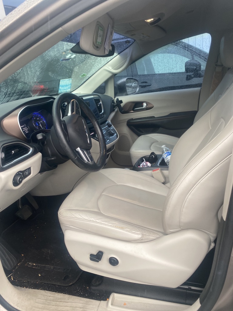 2017 Chrysler Pacifica Touring Plus photo 2