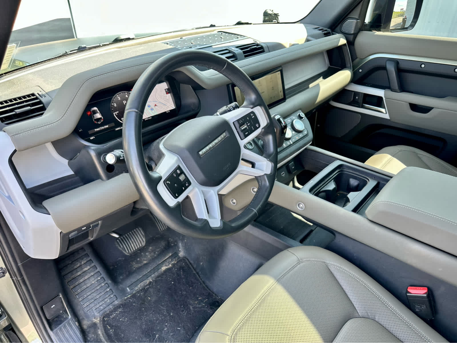 2024 Land Rover Defender S photo 8