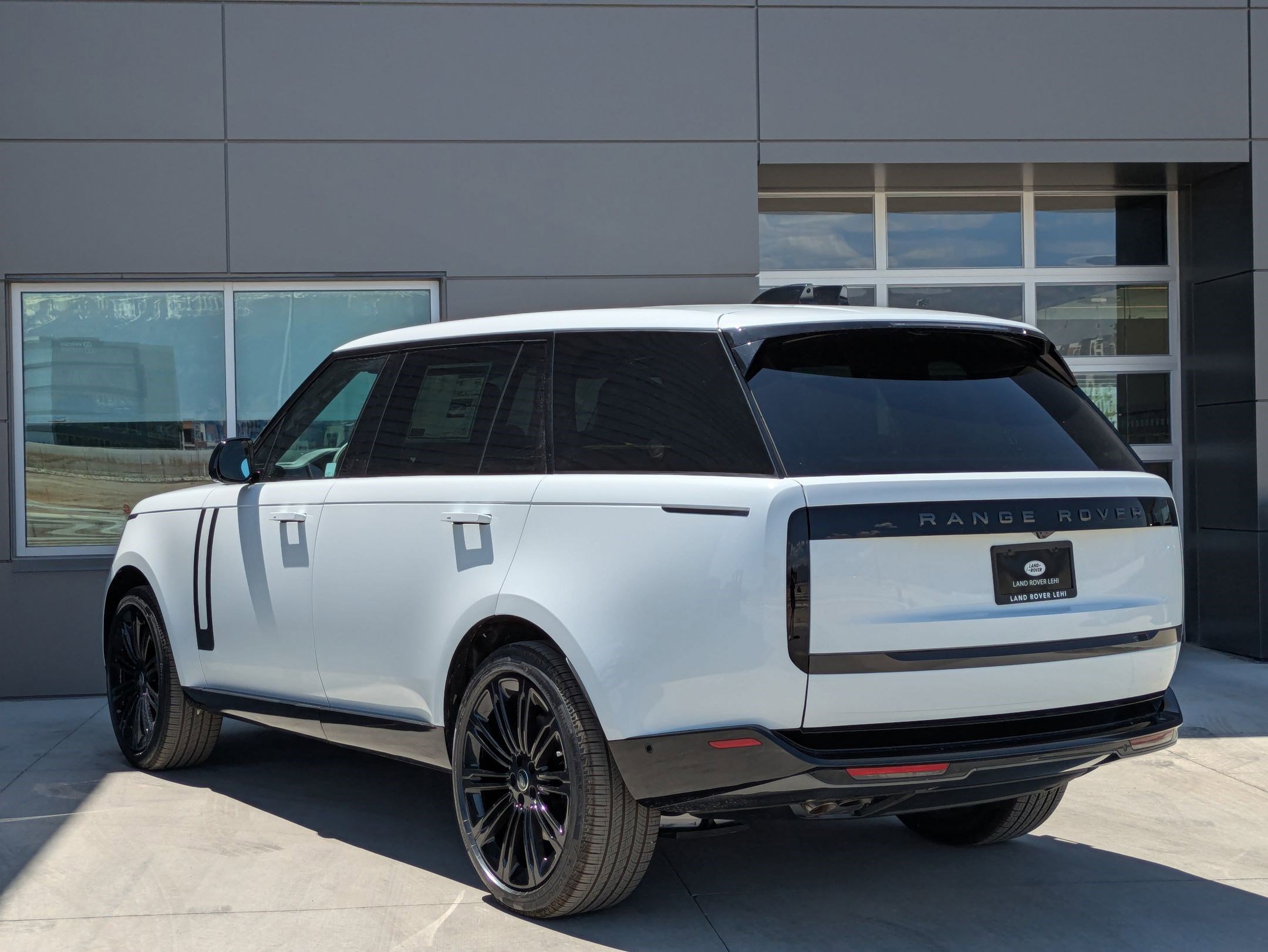 2025 Land Rover Range Rover SE photo 8