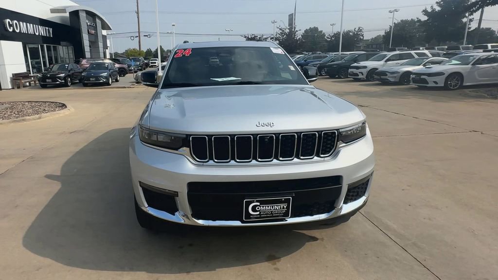 2024 Jeep Grand Cherokee Limited photo 2