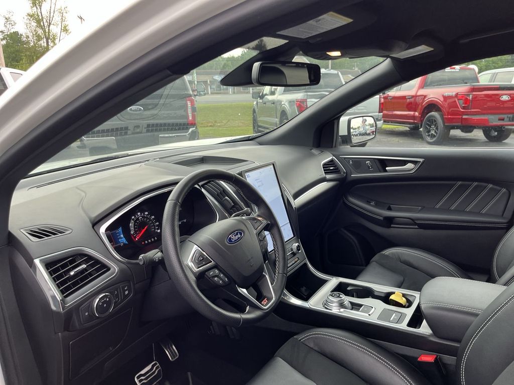 2021 Ford Edge ST photo 14