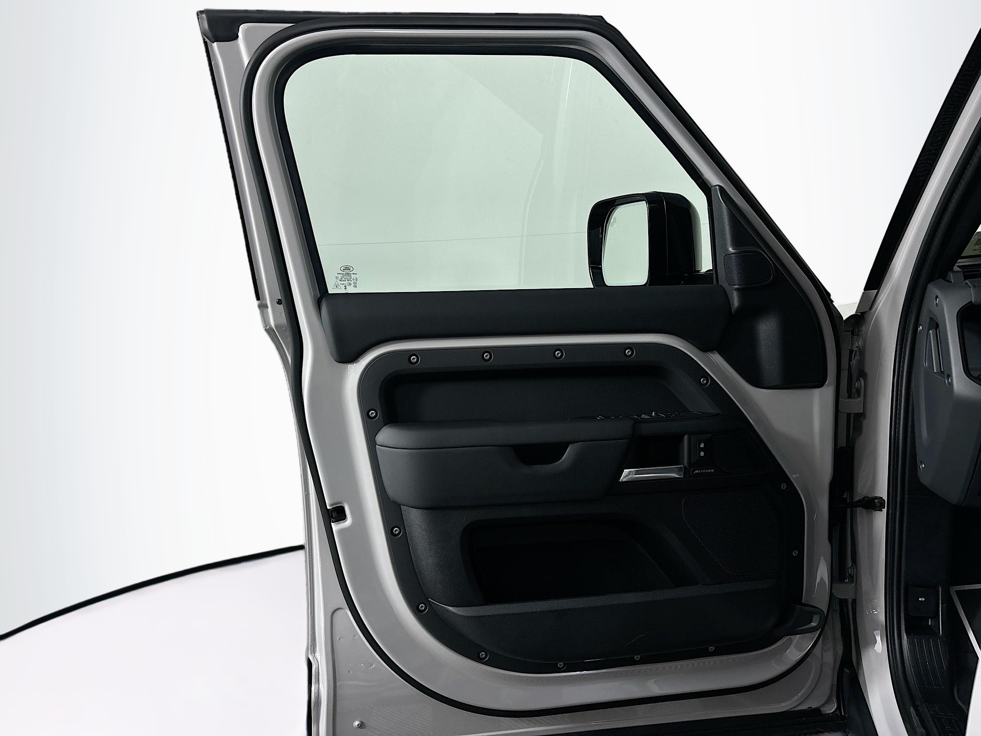 2026 Land Rover Defender 110 S photo 11