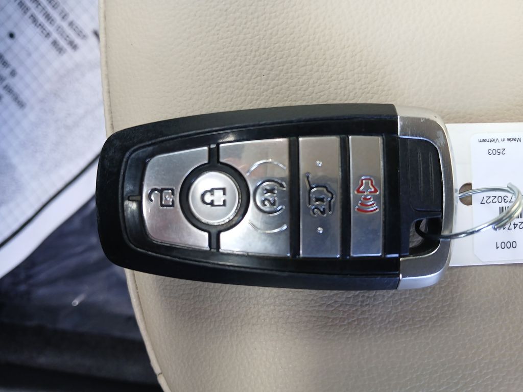 2022 Ford Edge SEL photo 25