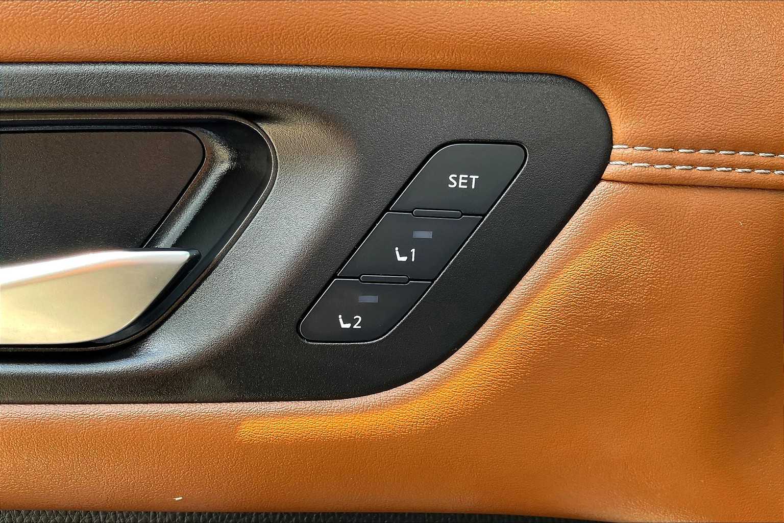 2023 Nissan Pathfinder Platinum photo 24