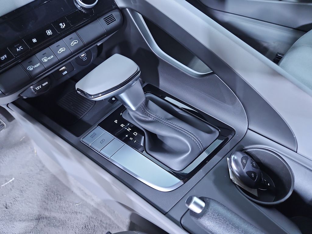2025 Hyundai Elantra SEL Sport photo 19