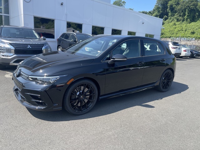 2025 Volkswagen Golf R photo 2