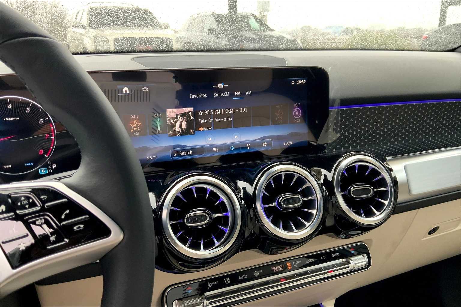 2025 Mercedes Benz GLB 250 photo 13