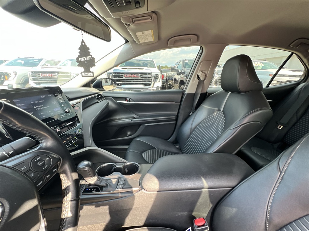 2022 Toyota Camry SE photo 11